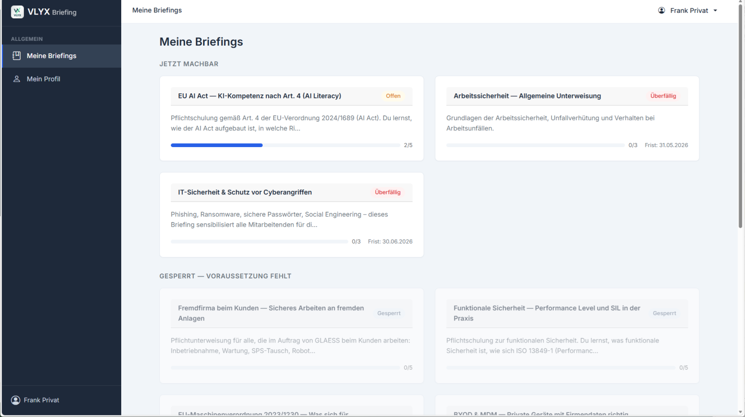 Bildschirmansicht der VLYX-Mitarbeiter-Briefings: Übersicht „Meine Briefings" mit Pflichtunterweisungen, Fortschrittsbalken, Fristen und Status.
